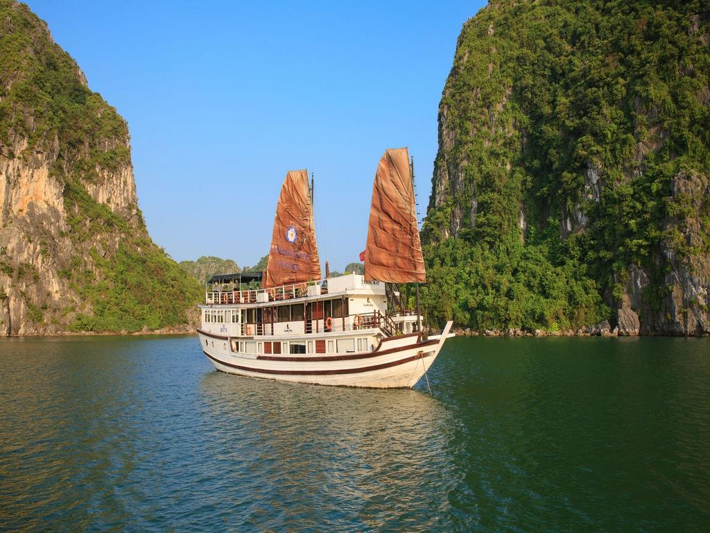 Garden Bay Luxury Cruise Hotel Ha Long Eksteriør billede