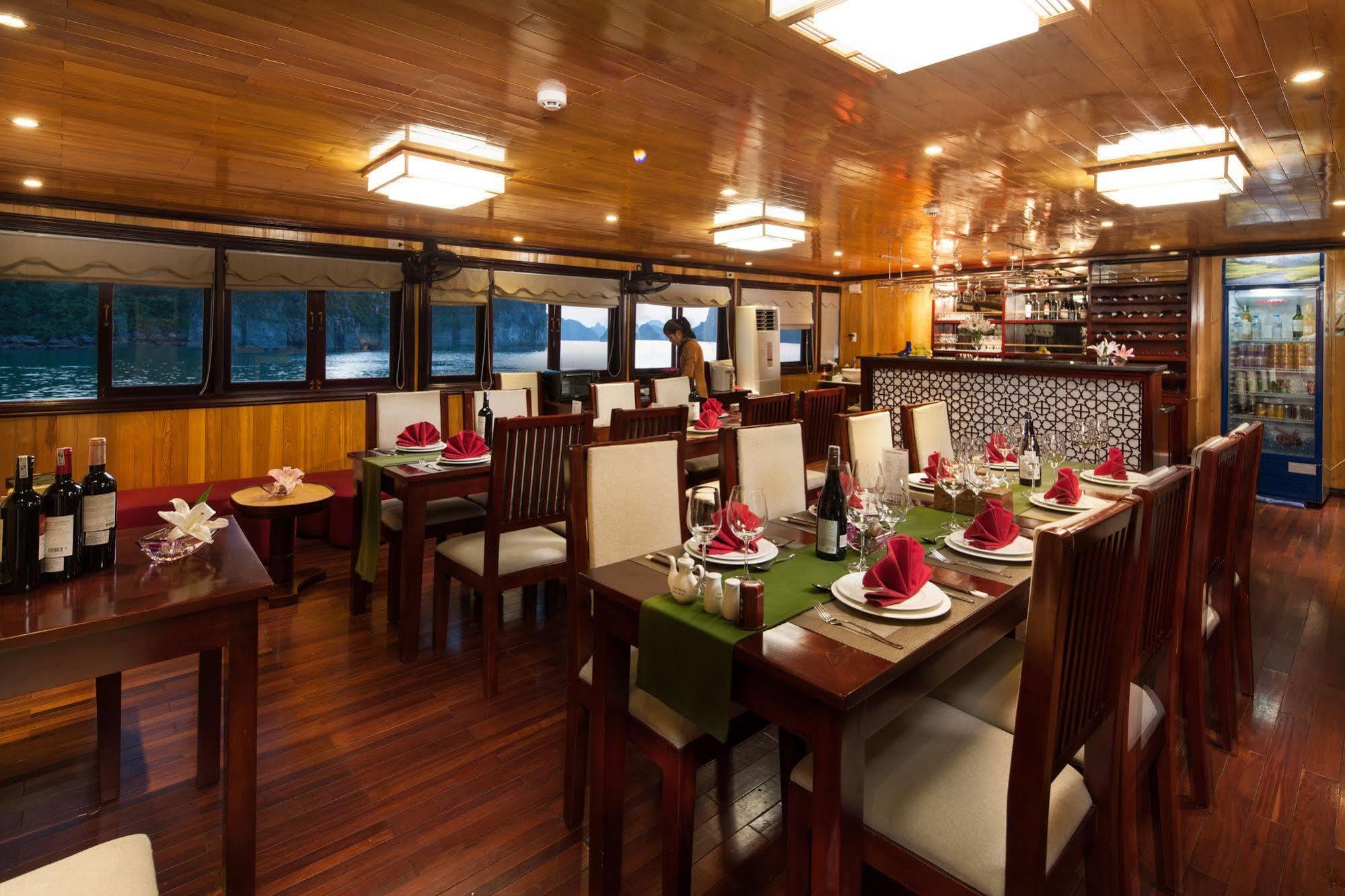 Garden Bay Luxury Cruise Hotel Ha Long Eksteriør billede