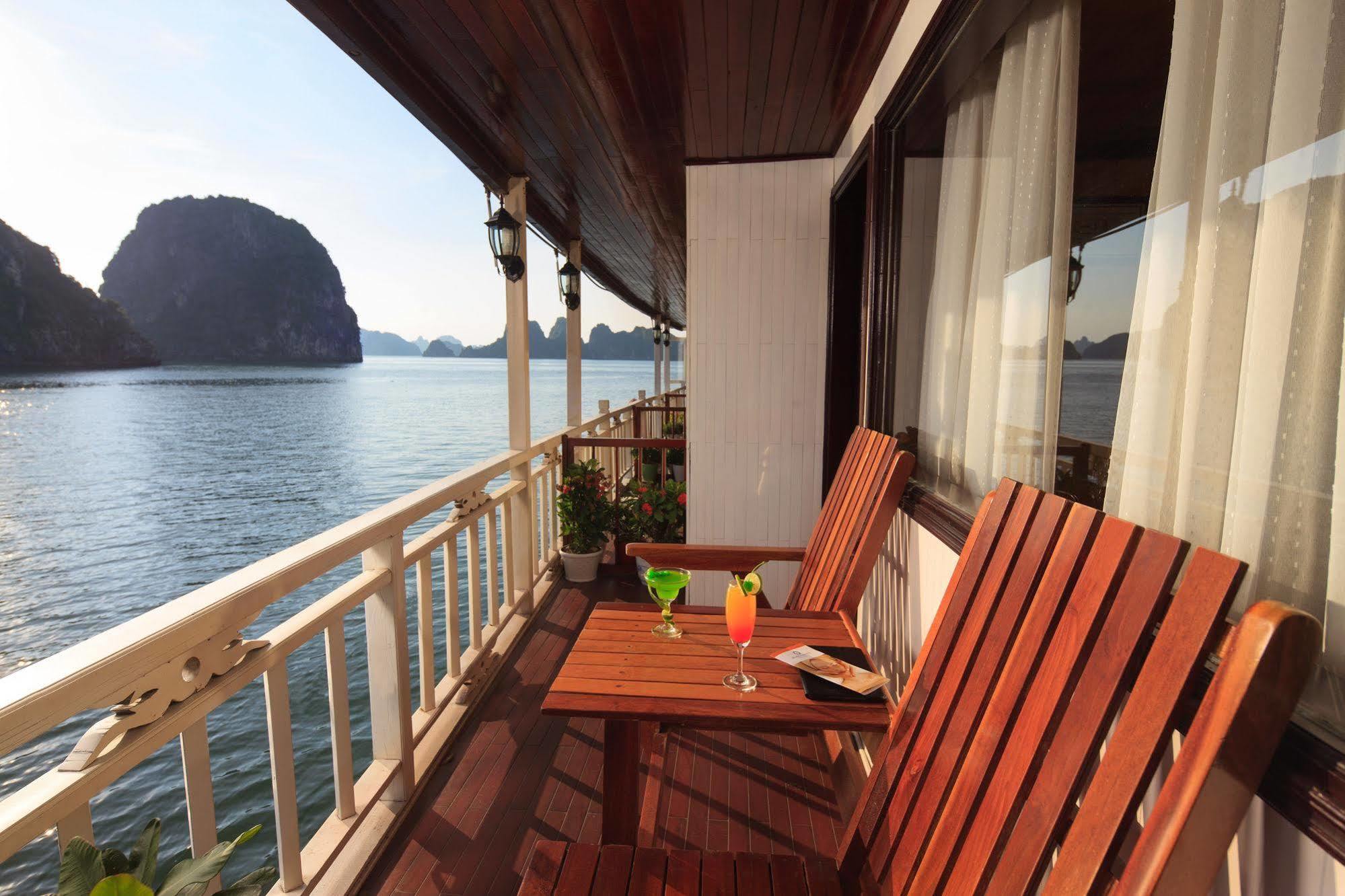 Garden Bay Luxury Cruise Hotel Ha Long Eksteriør billede
