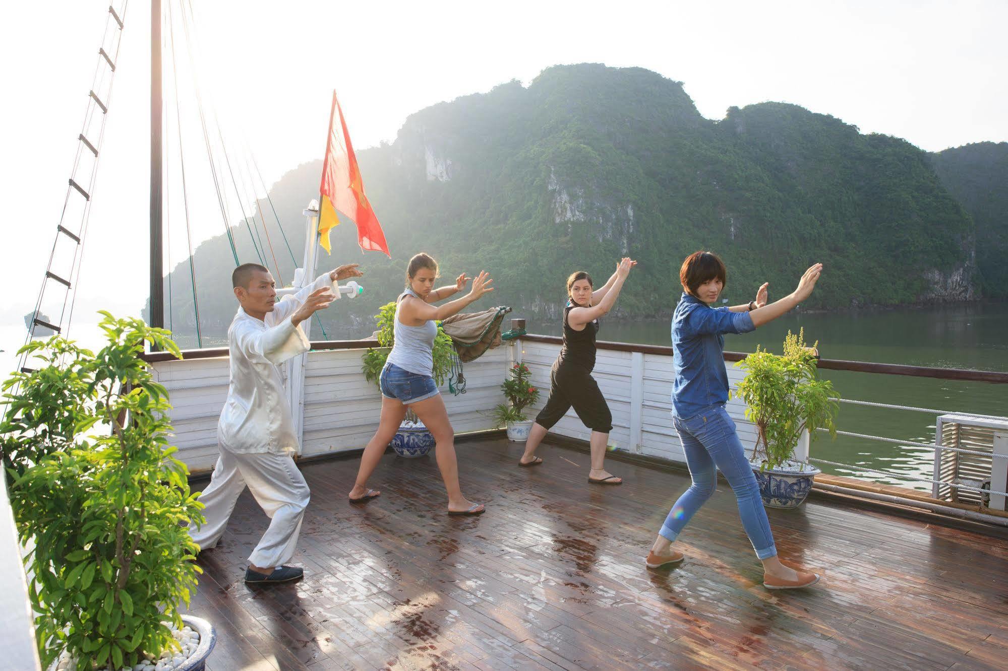 Garden Bay Luxury Cruise Hotel Ha Long Eksteriør billede