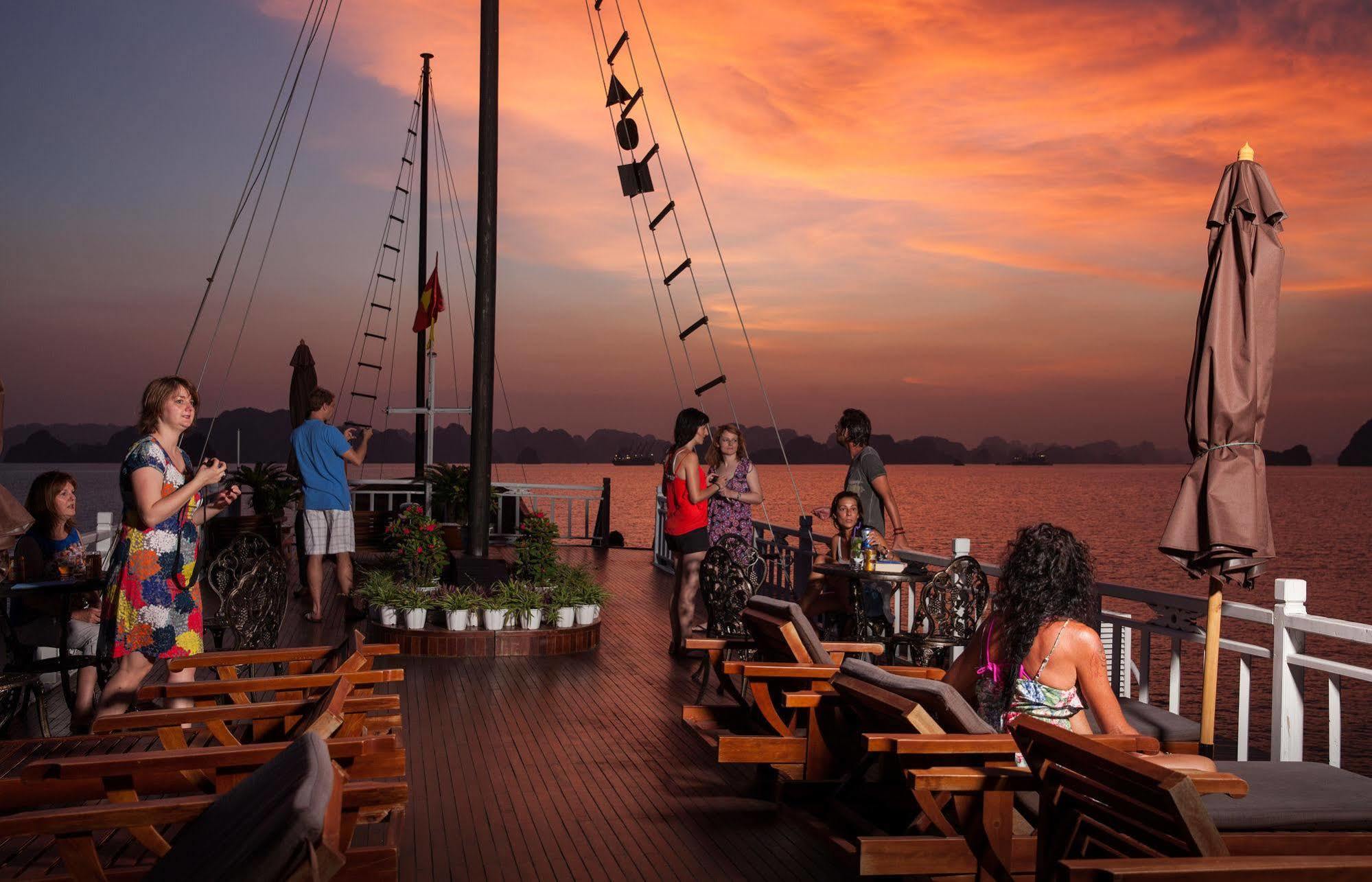 Garden Bay Luxury Cruise Hotel Ha Long Eksteriør billede