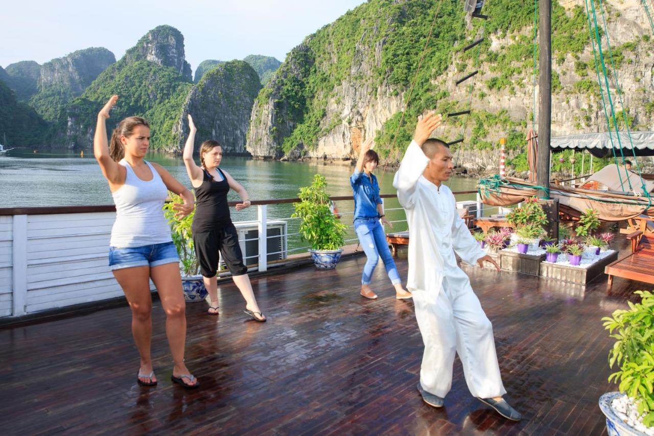 Garden Bay Luxury Cruise Hotel Ha Long Eksteriør billede
