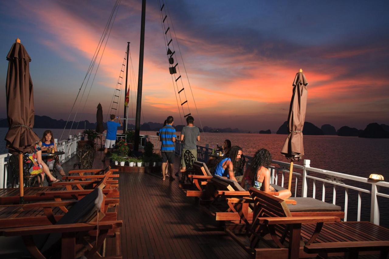 Garden Bay Luxury Cruise Hotel Ha Long Eksteriør billede